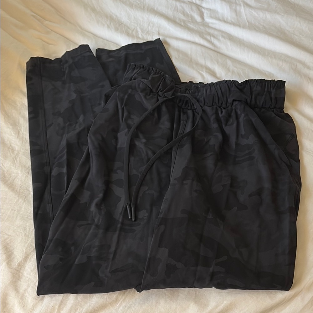 Lululemon Black Camo straight leg